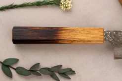 Couteau santoku 17cm japonais artisanal Wusaki Yaketa VG10 damas chêne brûlé