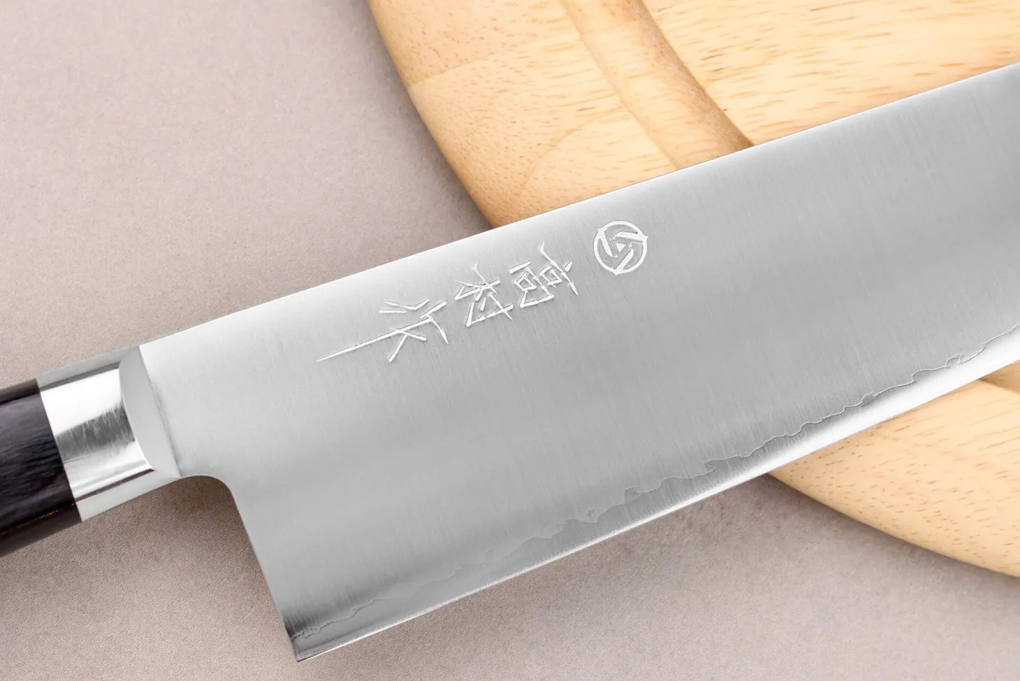 Couteau santoku 16,5cm japonais artisanal Takamura VG10 Poli