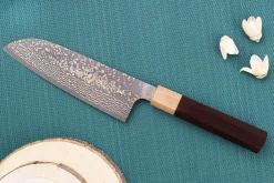 Couteau santoku 16,5cm japonais artisanal Takeshi Saji VG10 Gold