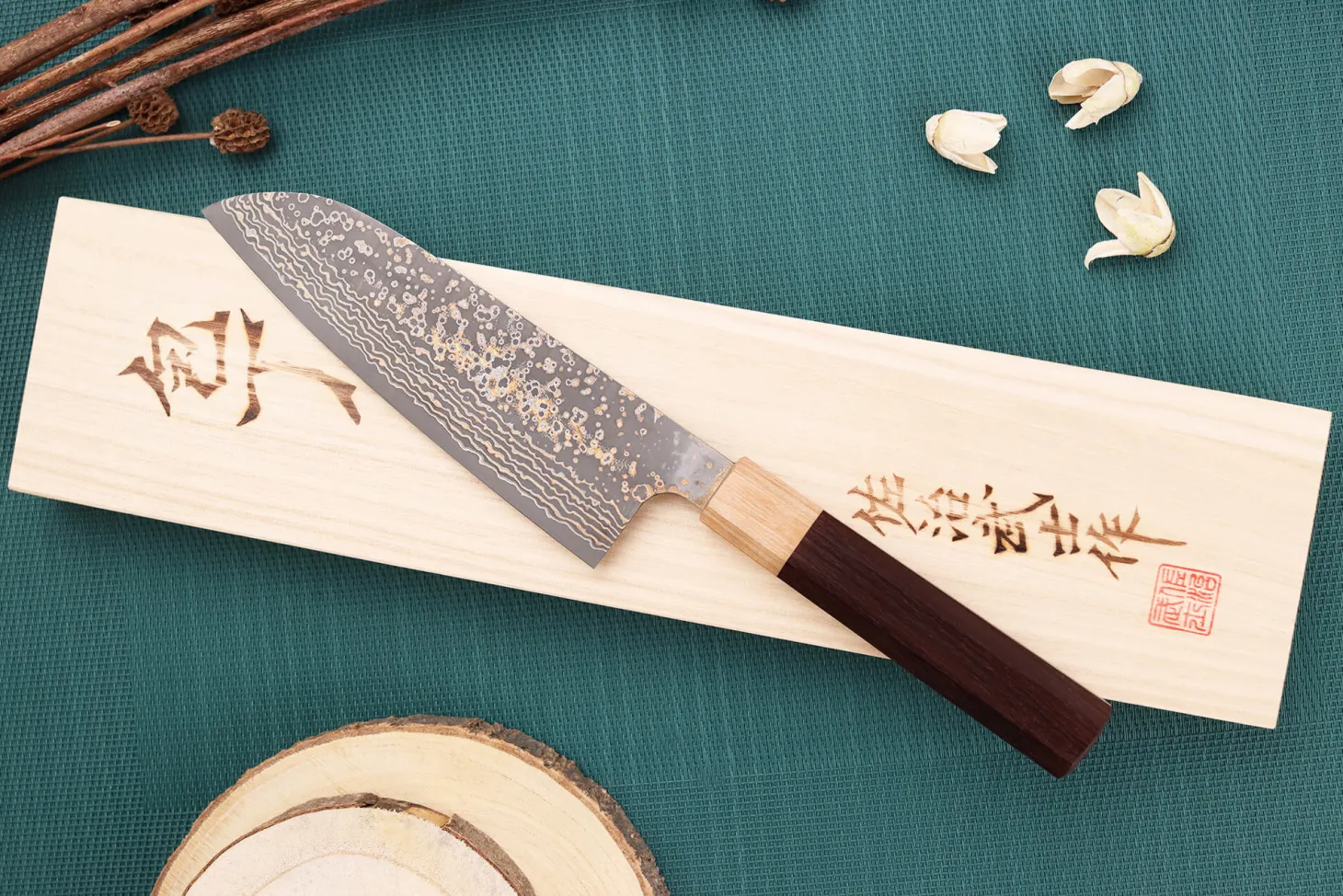 Couteau santoku 16,5cm japonais artisanal Takeshi Saji VG10 Gold