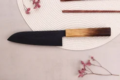 Couteau santoku 17cm japonais Sakai Takayuki Kurokage VG10 manche en chêne brûlé
