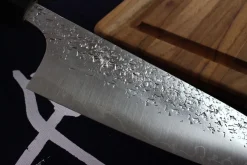 Couteau santoku japonais artisanal martelé Yu Kurosaki Shizuku 16.5cm acier SG2