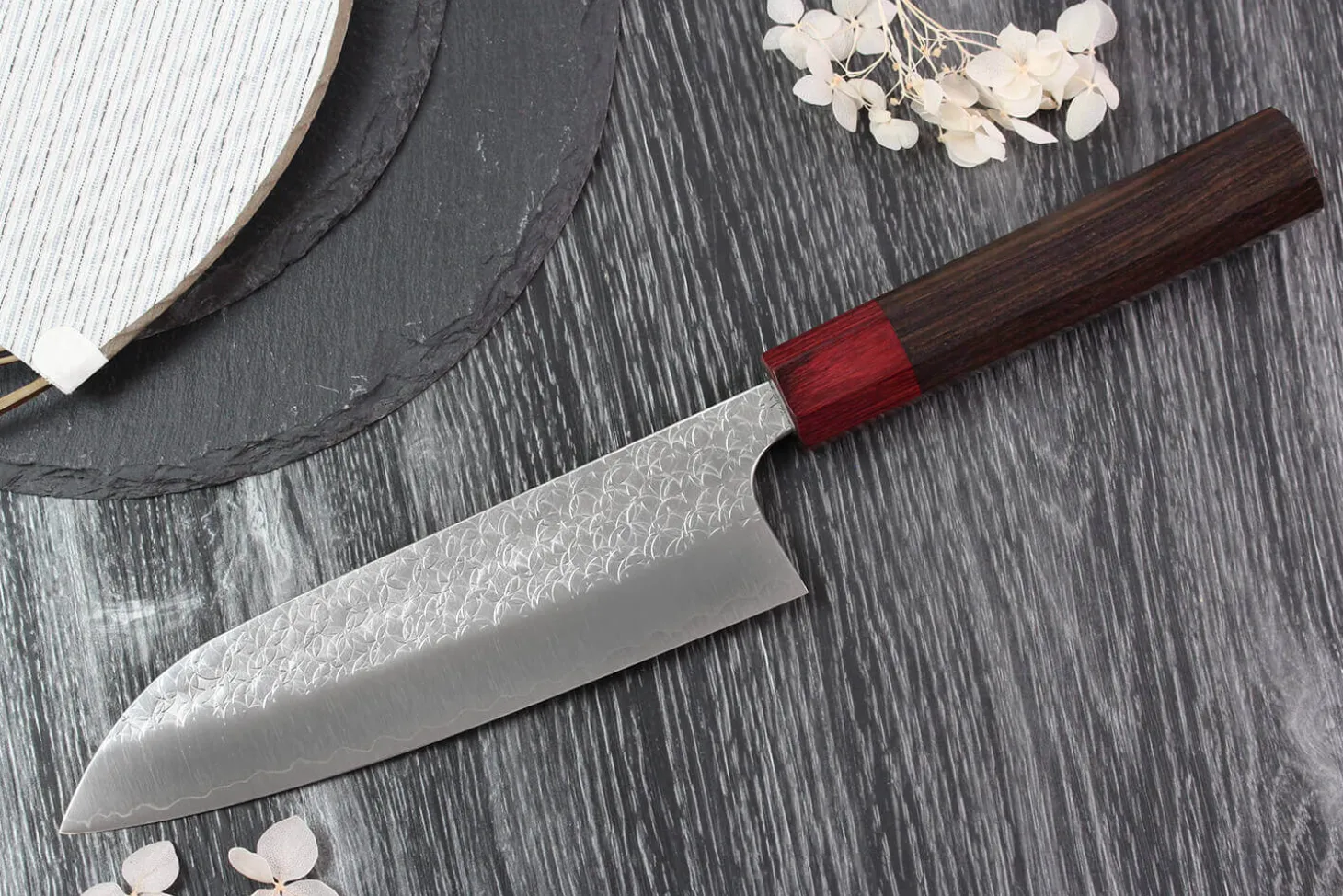 Couteau santoku japonais artisanal Yoshimi Kato Minamo SG2 Tsuchime 17cm