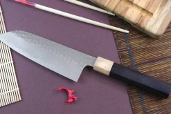 Couteau santoku japonais artisanal martelé Yu Kurosaki senko 16.5cm acier SG2