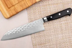 Couteau santoku japonais artisanal Takamura VG10 Tsuchime 16,5cm