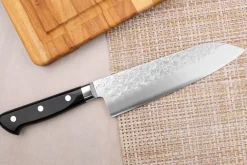 Couteau santoku japonais artisanal Takamura VG10 Tsuchime 16,5cm
