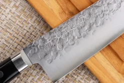 Couteau santoku japonais artisanal Takamura VG10 Tsuchime 16,5cm