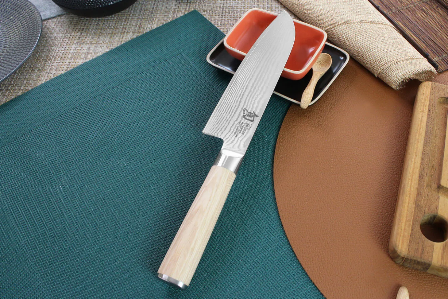 Couteau santoku japonais Kai Shun Classic White damas 33 couches 18cm