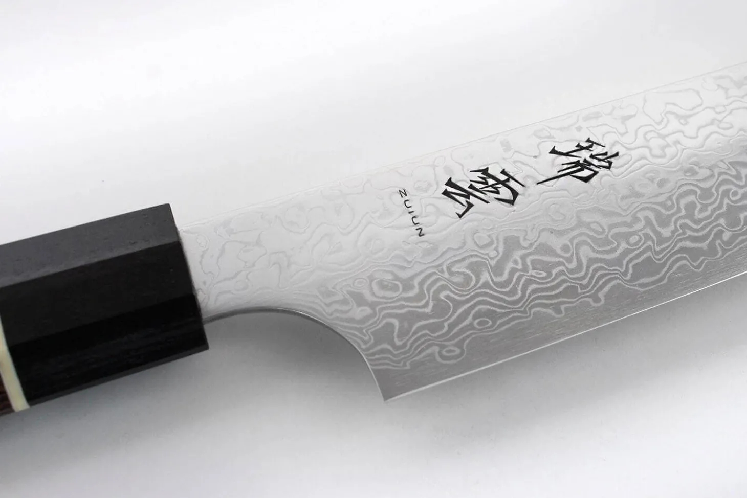 Couteau santoku japonais Kanetsugu Zuiun acier SPG2 damas 18cm