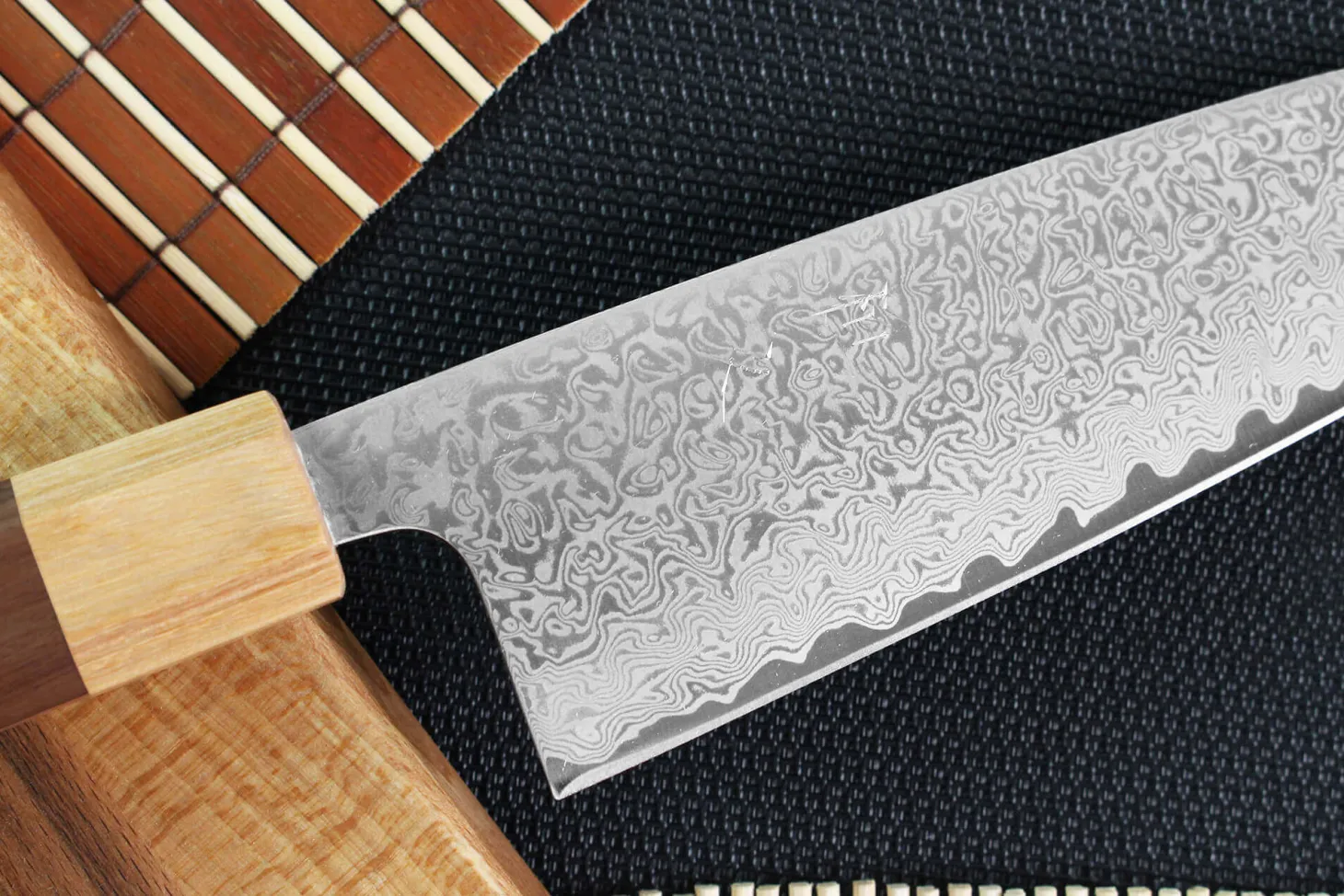 Couteau santoku japonais Tsunehisa SLD Damas bois de rose 16,5cm
