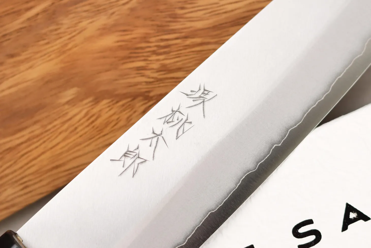 Couteau santoku kiritsuke 18cm japonais artisanal Momotaro Ginsan manche en magnolia