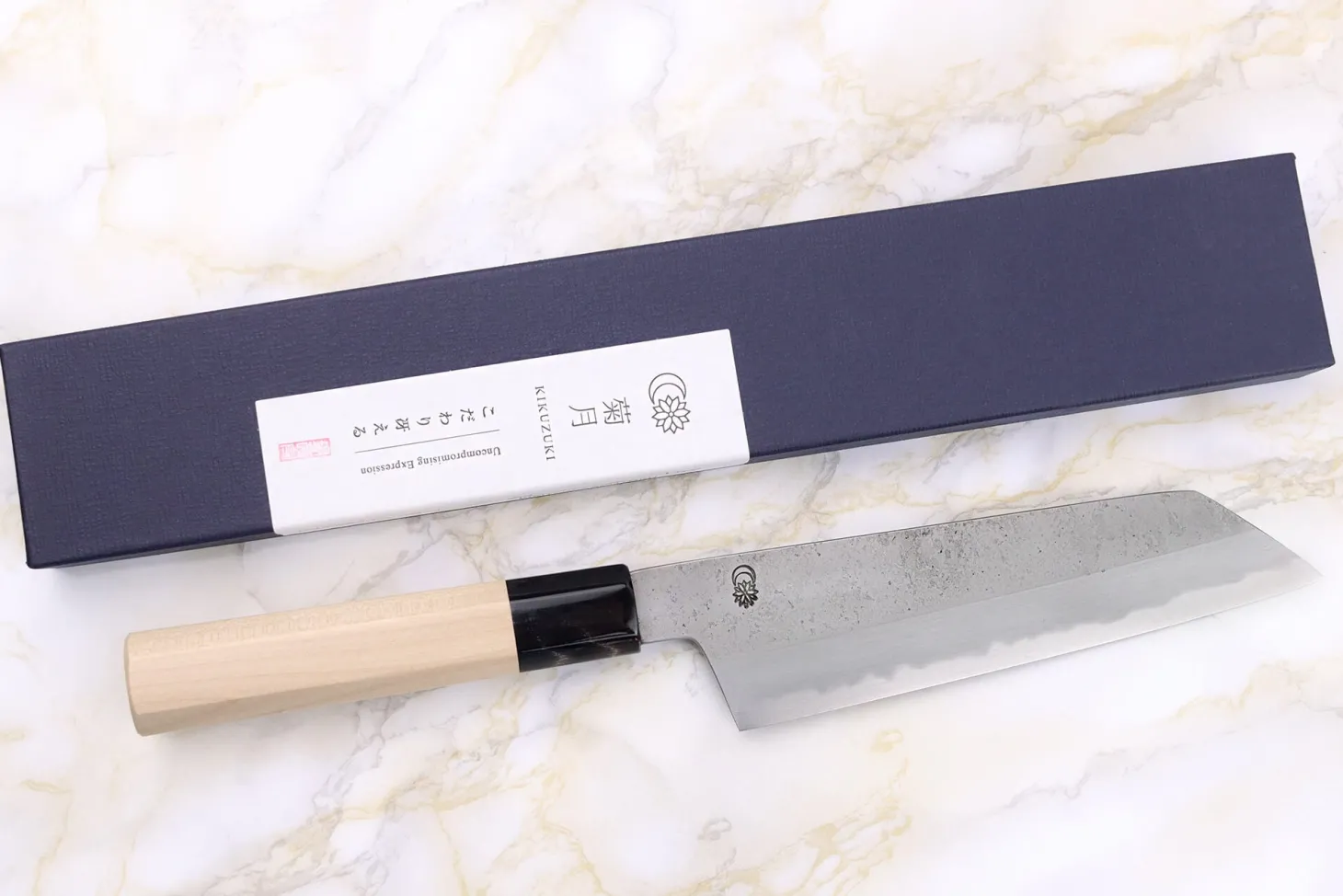 Couteau santoku kiritsuke 18cm japonais artisanal Sakai Kikumori Kikuzuki Rin