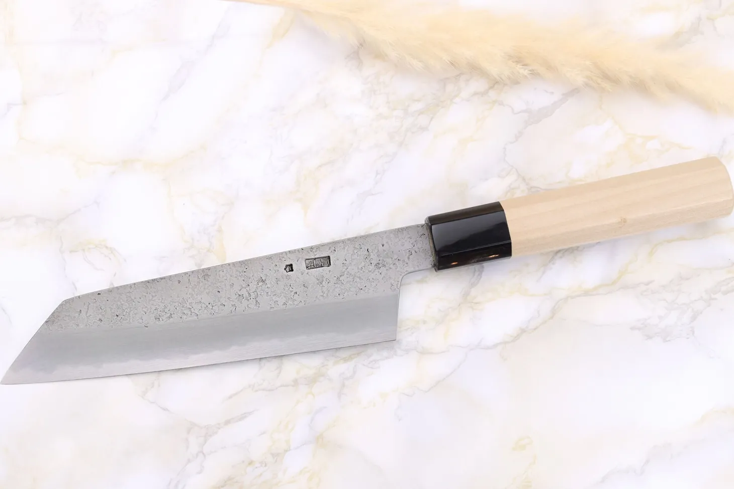 Couteau santoku kiritsuke 18cm japonais artisanal Sakai Kikumori Kikuzuki Rin