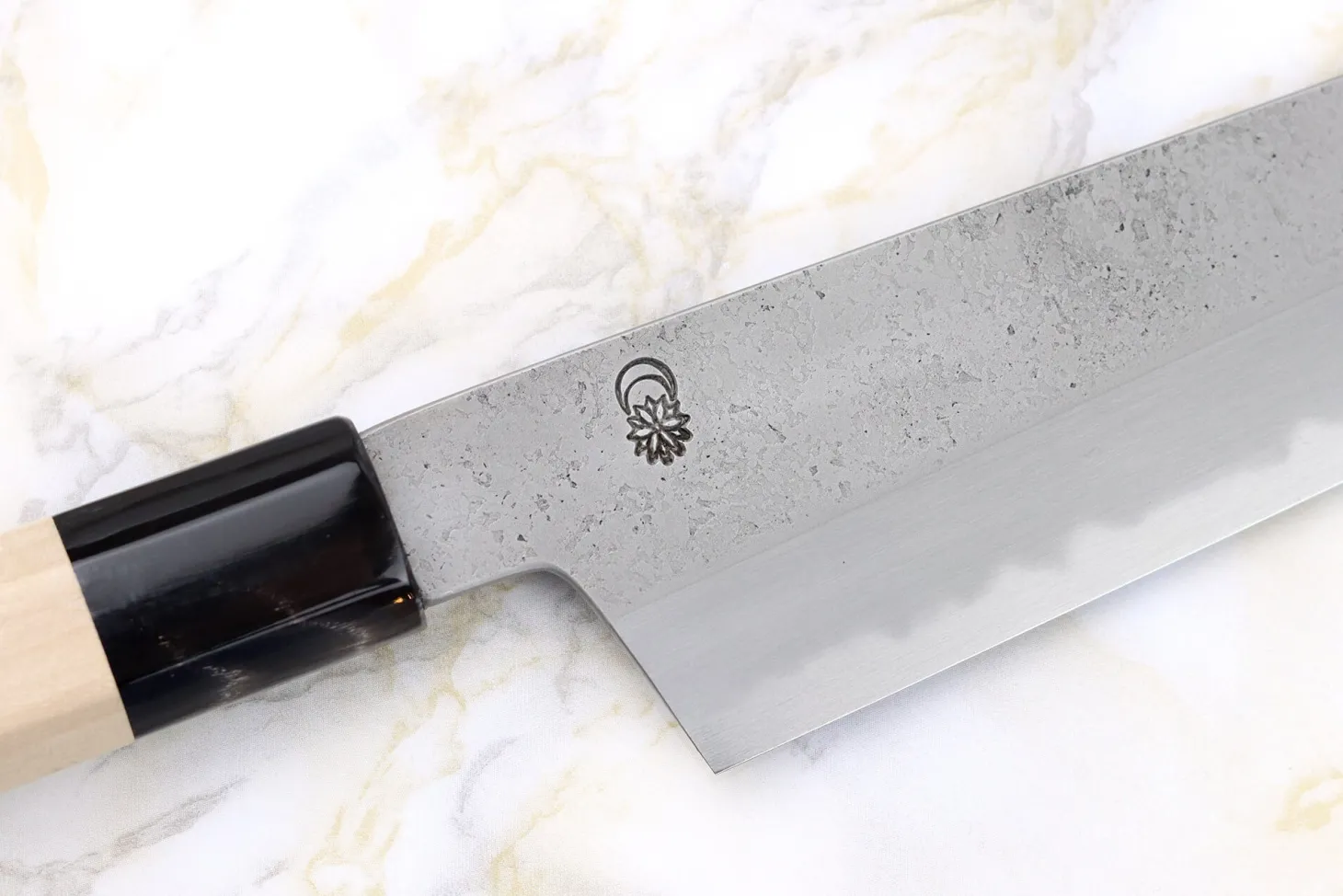 Couteau santoku kiritsuke 18cm japonais artisanal Sakai Kikumori Kikuzuki Rin