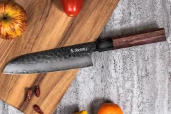 Couteau santoku Sayuto Séquoia San Mai martelé 18cm