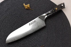 Couteau santoku Wusaki Sakin Damas 10Cr 17cm manche en fibre de carbone et feuille d'or