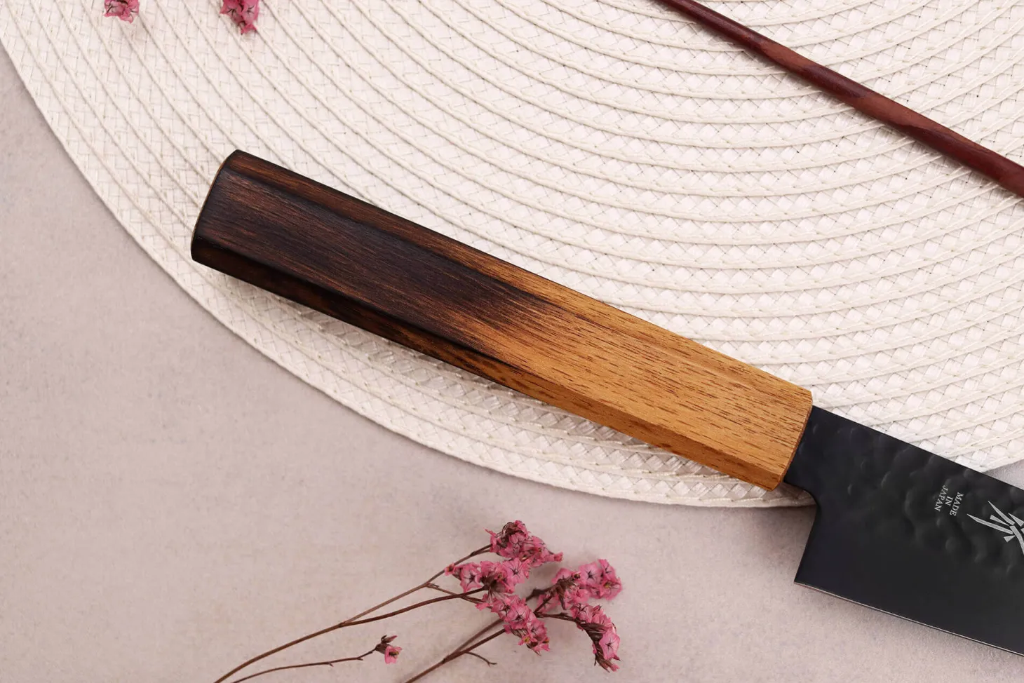 Couteau sujihiki 24cm japonais Sakai Takayuki Kurokage VG10 manche en chêne brûlé