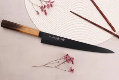 Couteau sujihiki 24cm japonais Sakai Takayuki Kurokage VG10 manche en chêne brûlé