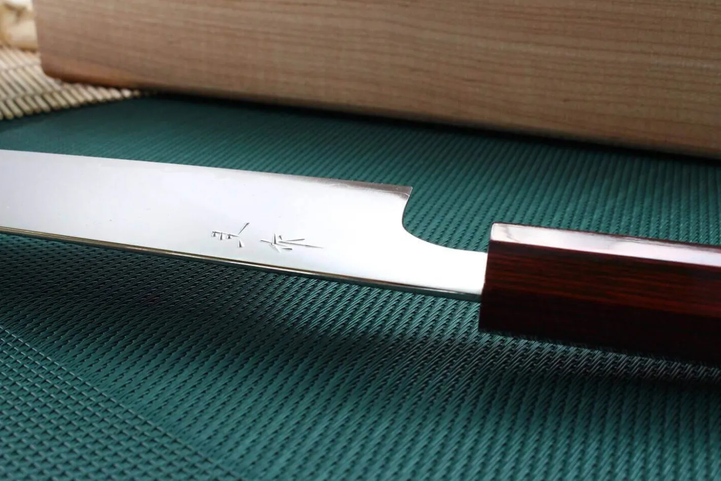 Couteau Sujihiki japonais artisanal Kei Kobayashi SG2 Heptagone 27cm