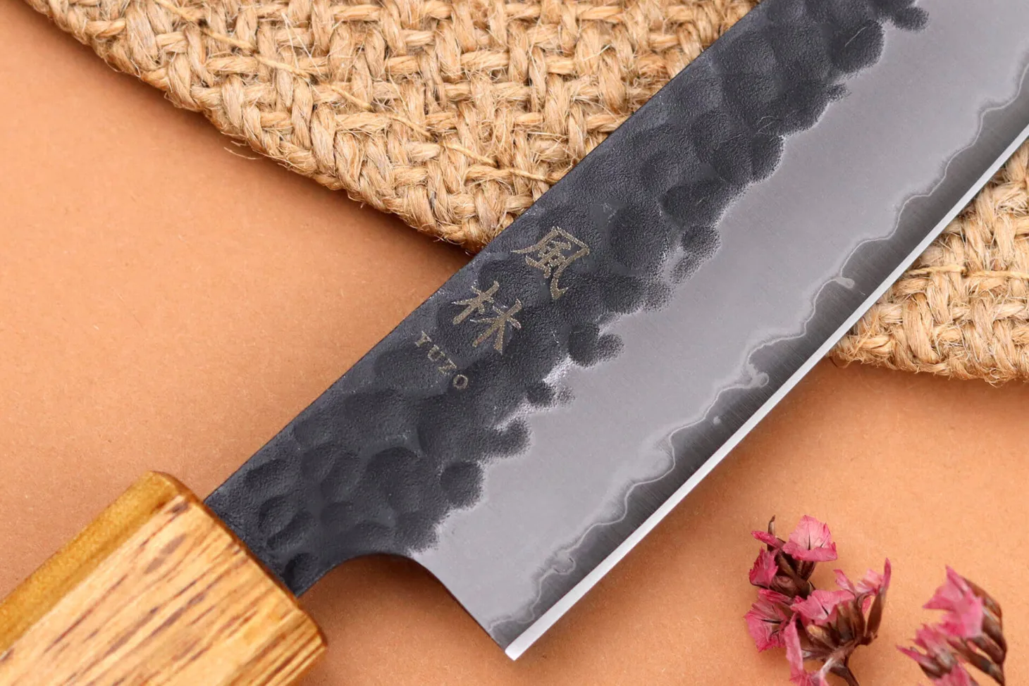 Couteau universel 13,5cm japonais artisanal Yuzo Black AS chêne brûlé