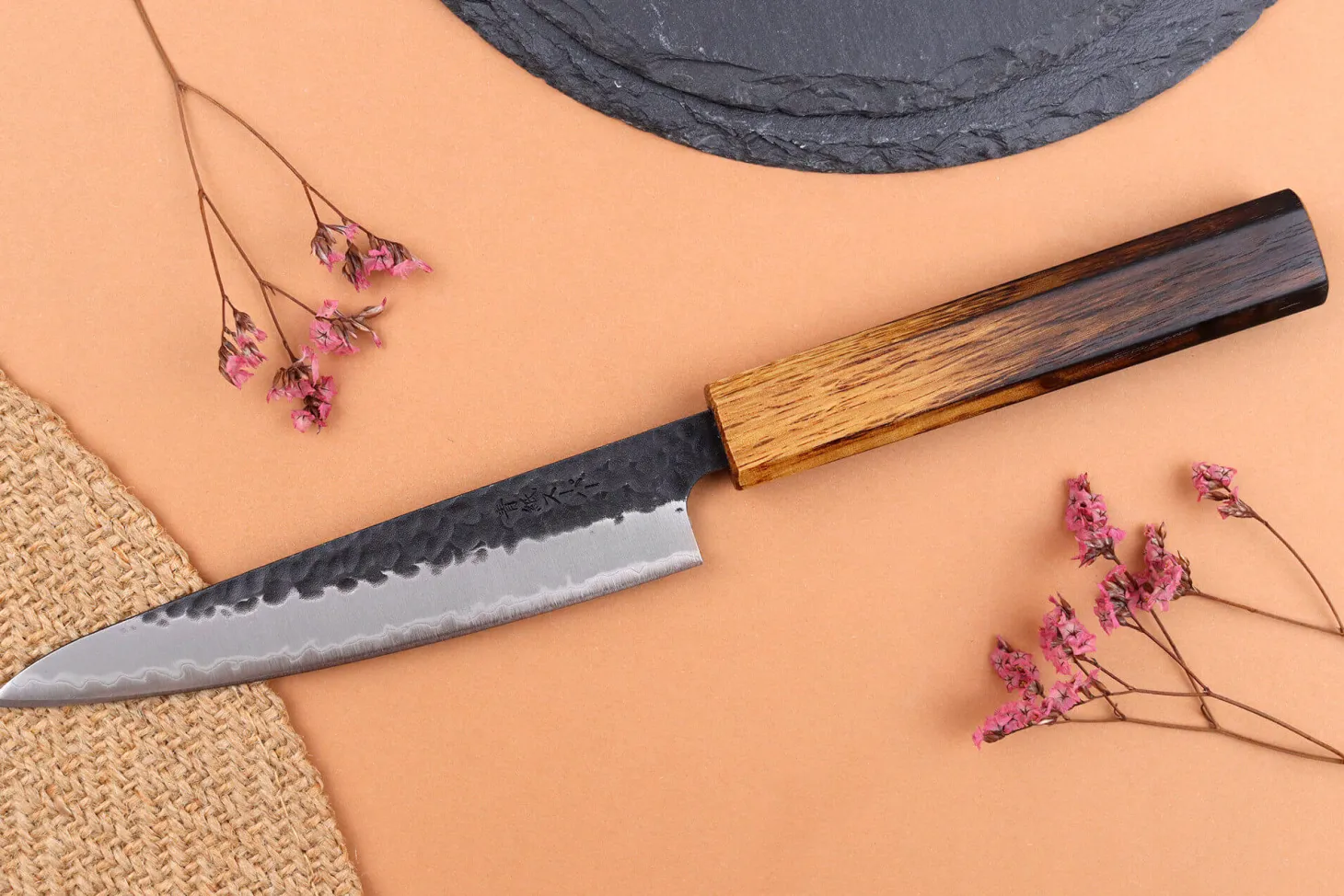 Couteau universel 13,5cm japonais artisanal Yuzo Black AS chêne brûlé