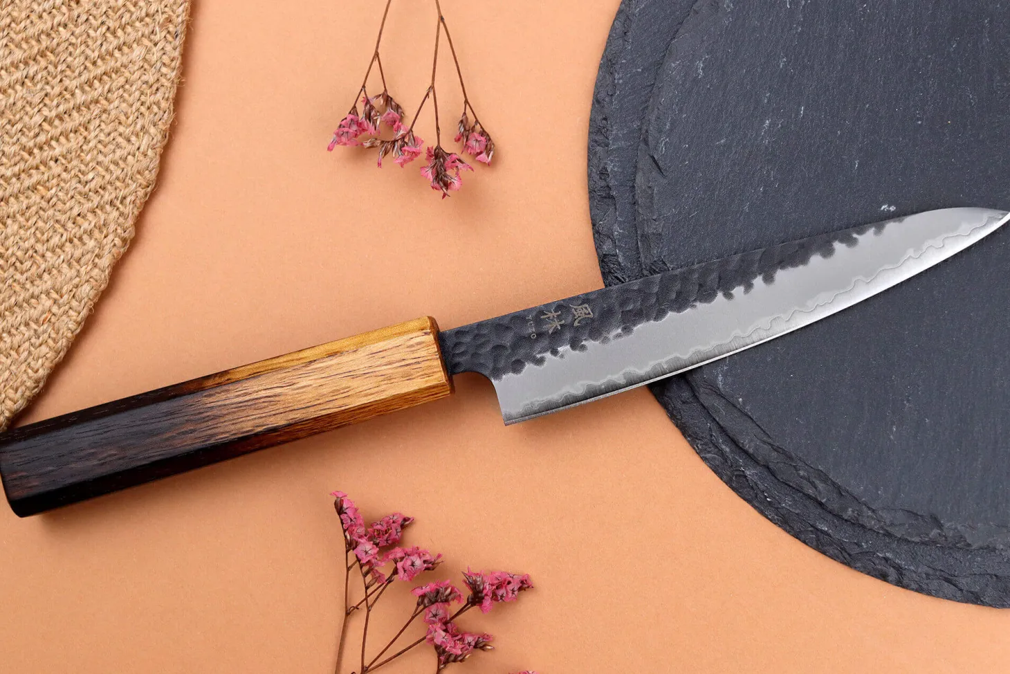 Couteau universel 13,5cm japonais artisanal Yuzo Black AS chêne brûlé