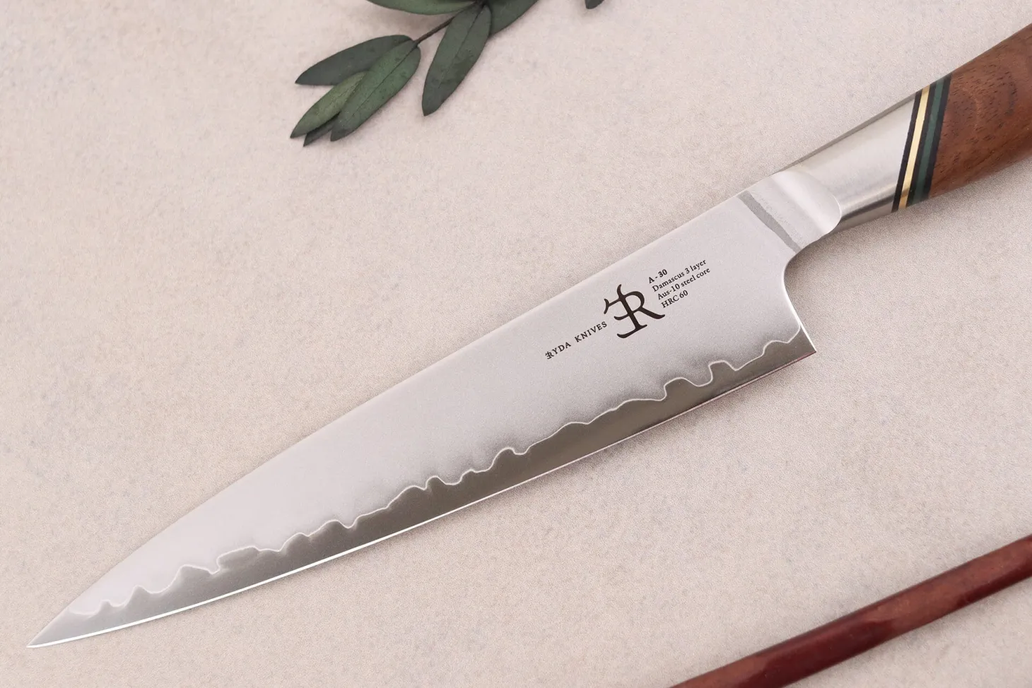 Couteau universel 13cm Ryda Knives A-30 San Maï et manche en noyer