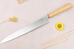 Couteau yanagiba 30cm artisanal japonais Tsunehisa AUS-8 manche en chêne