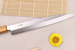 Couteau yanagiba 24cm artisanal japonais Tsunehisa AUS-8 manche en chêne