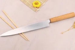 Couteau yanagiba 27cm artisanal japonais Tsunehisa AUS-8 manche en chêne