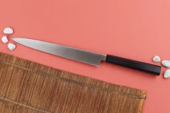 Couteau yanagiba 26cm japonais artisanal Hatsukokoro Shirasagi manche en ébène
