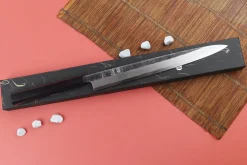 Couteau yanagiba 29cm japonais artisanal Hatsukokoro Shirasagi manche en ébène