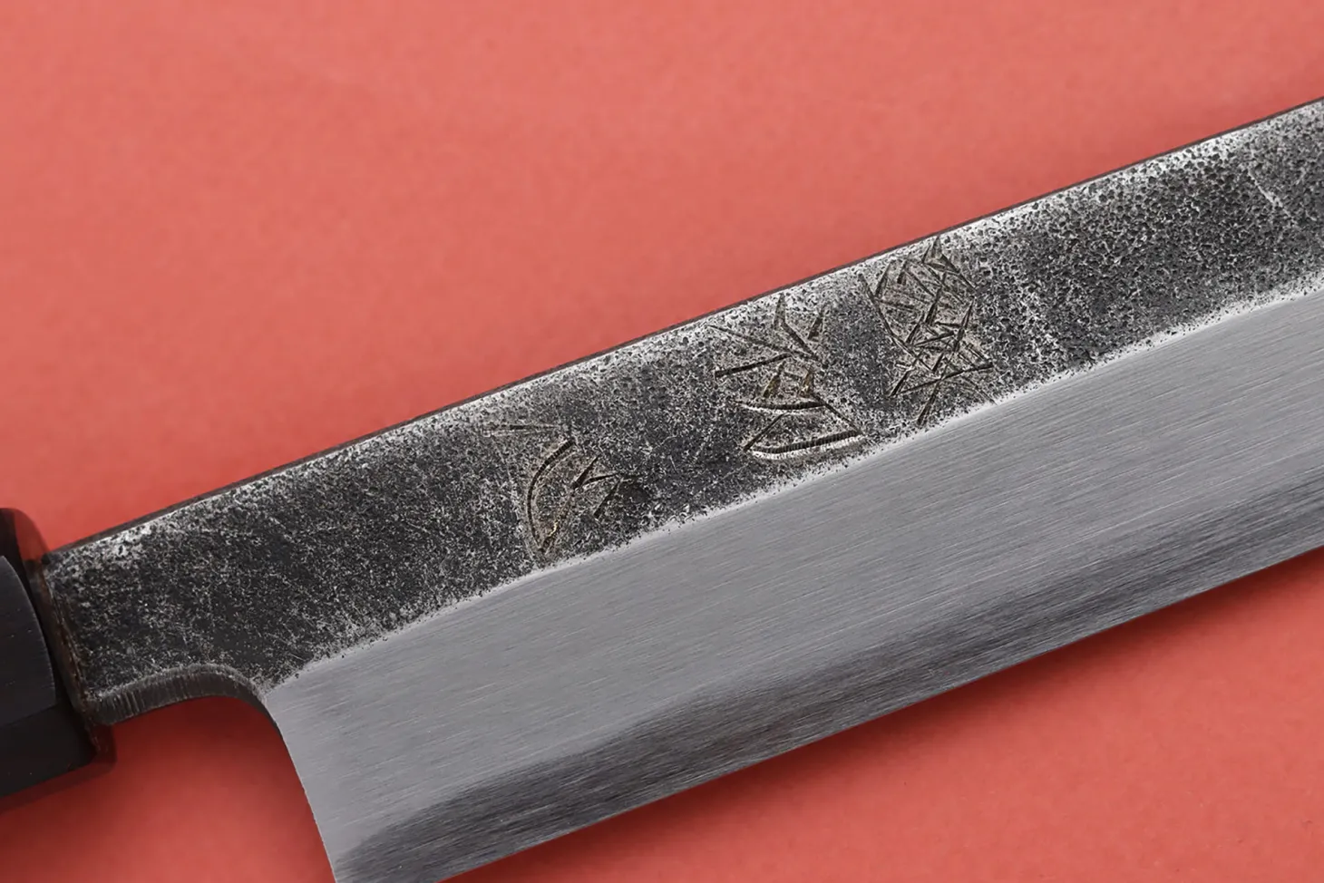 Couteau yanagiba 29cm japonais artisanal Hatsukokoro Shirasagi manche en ébène