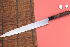 Couteau yanagiba 33cm japonais artisanal Hatsukokoro Shirasagi manche en wengé