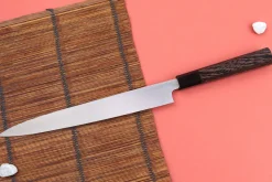 Couteau yanagiba 27cm japonais artisanal Hatsukokoro Shirasagi manche en wengé