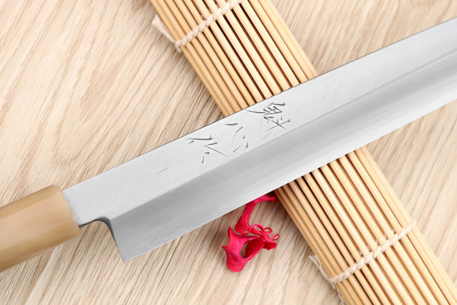 Couteau yanagiba 24cm japonais artisanal Nakamura Kaishin Saku WS2 en magnolia