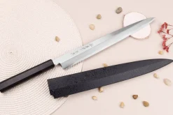 Couteau yanagiba japonais artisanal 30cm Sakai Takayuki Byakko manche en ébène + étui