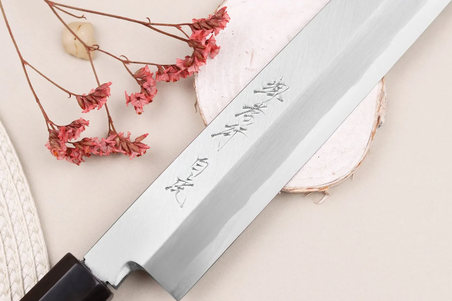 Couteau yanagiba japonais artisanal 33cm Sakai Takayuki Byakko manche en ébène + étui