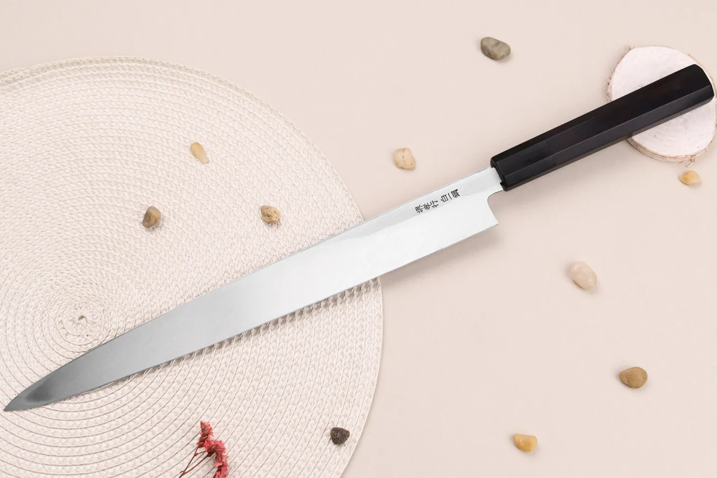 Couteau yanagiba japonais artisanal 33cm Sakai Takayuki Byakko manche en ébène + étui