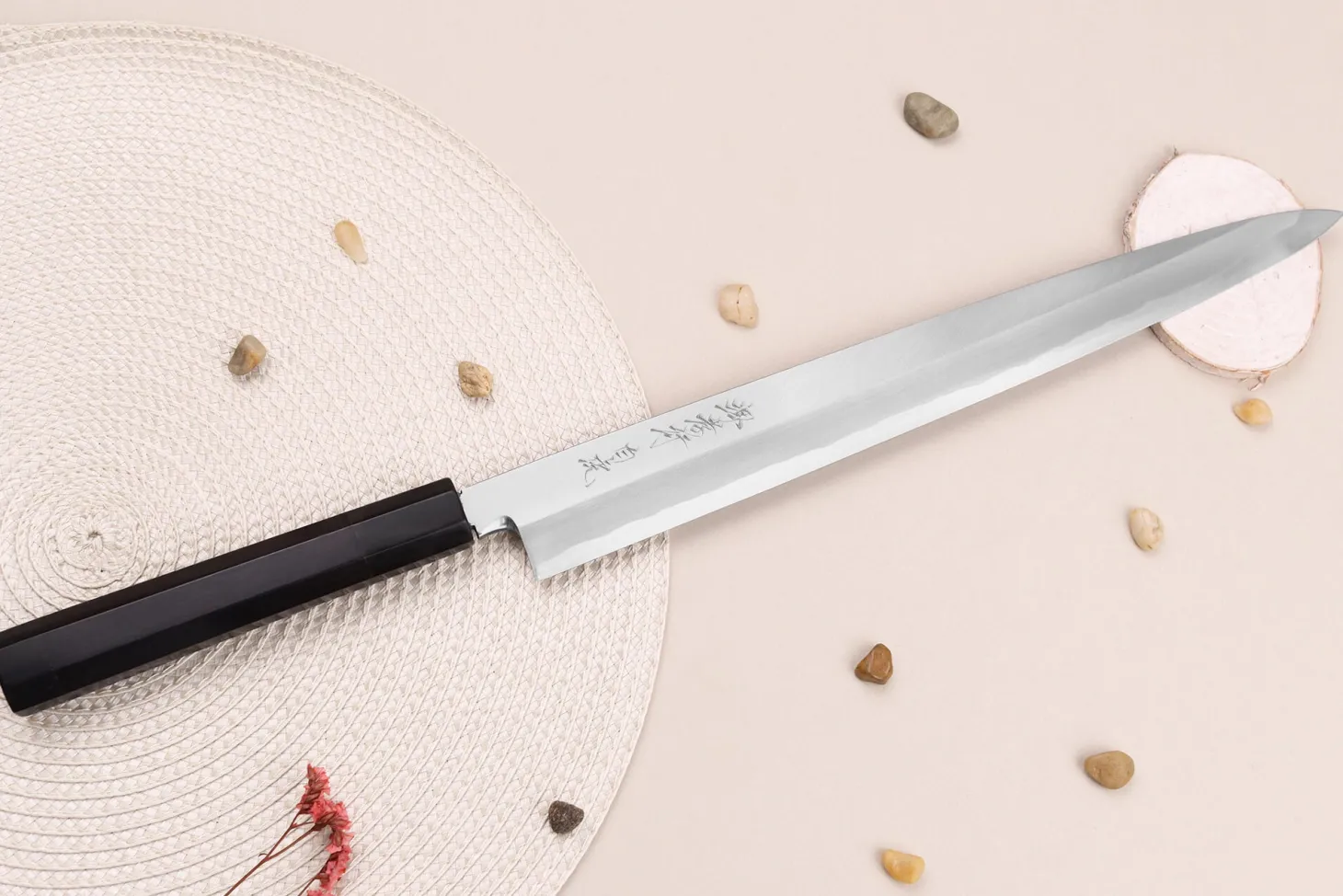 Couteau yanagiba japonais artisanal 33cm Sakai Takayuki Byakko manche en ébène + étui