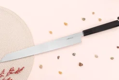 Couteau yanagiba kiritsuke japonais artisanal 33cm Sakai Takayuki Byakko manche en ébène + étui