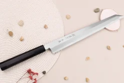 Couteau yanagiba kiritsuke japonais artisanal 30cm Sakai Takayuki Byakko manche en ébène + étui