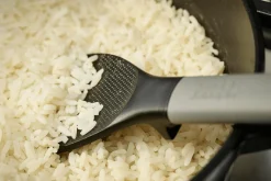 Cuillère à riz Joseph Joseph Elevate Fusion avec reposoir intégré