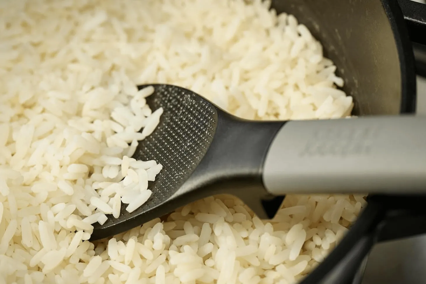 Cuillère à riz Joseph Joseph Elevate Fusion avec reposoir intégré