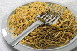 Fourchette spaghetti Alessi Tibidabo tout acier inox design par Kristiina Lassus