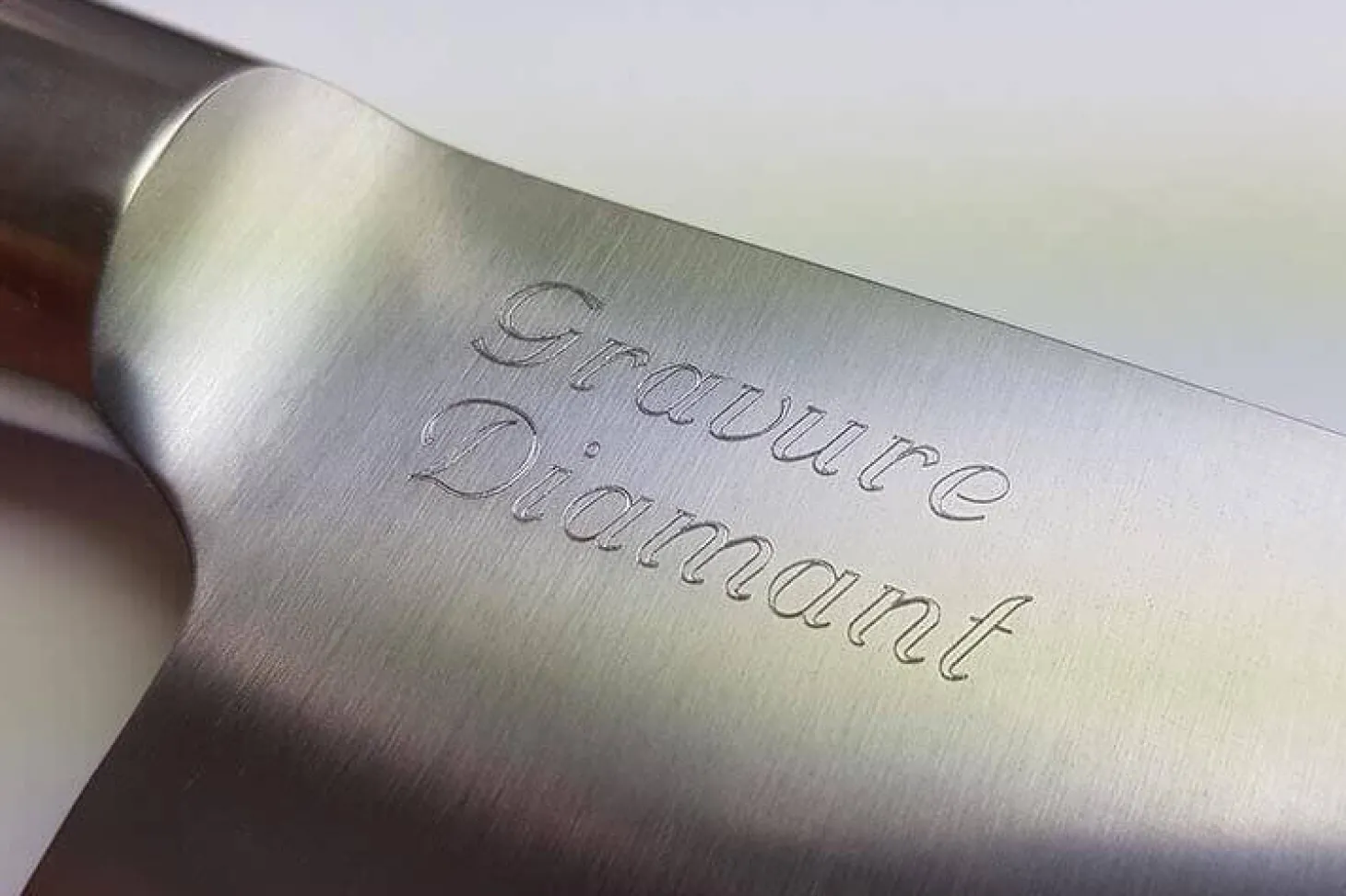 Gravure diamant personnalisée sur lame