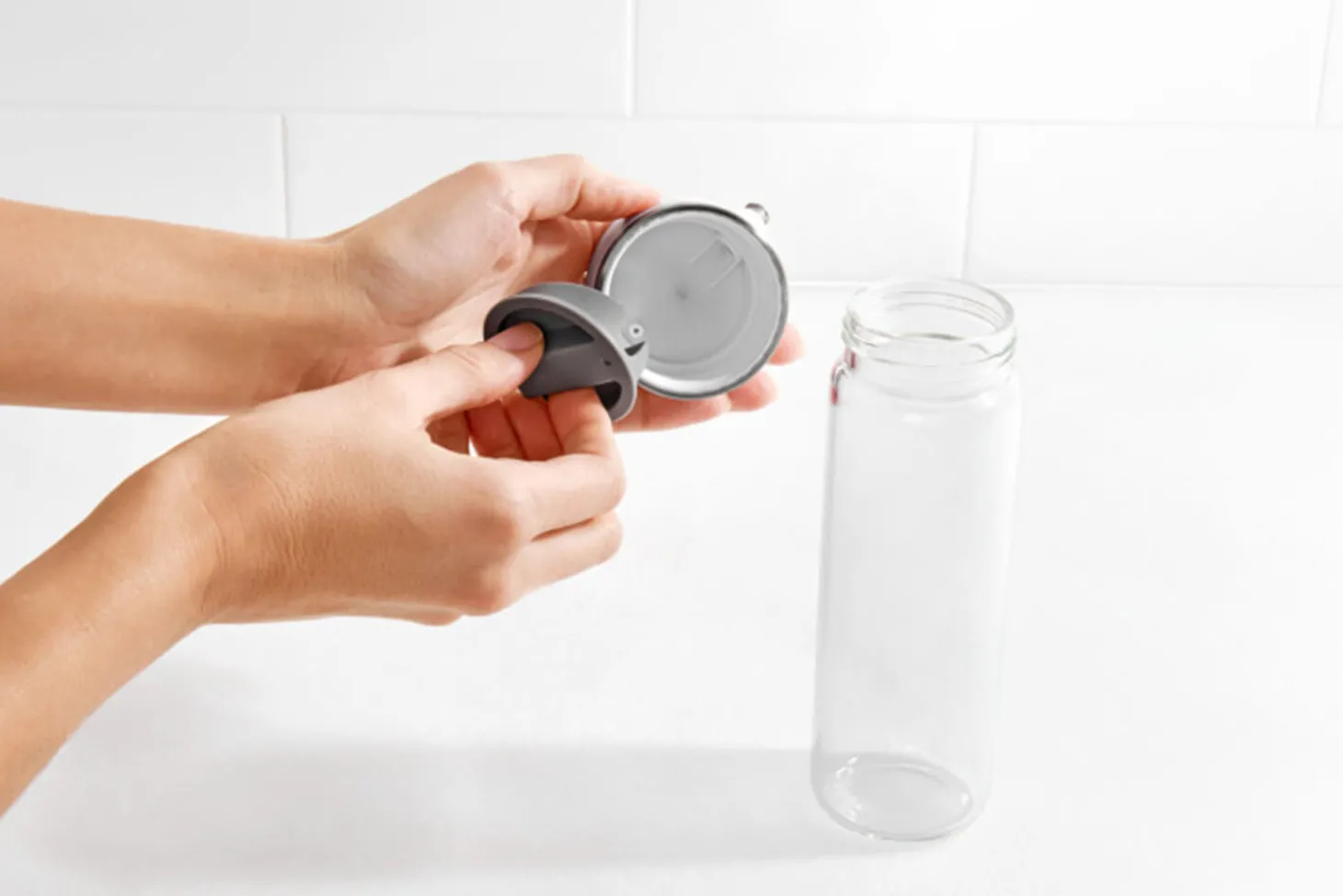 Huilier / vinaigrier OXO en verre avec bec verseur anti goutte