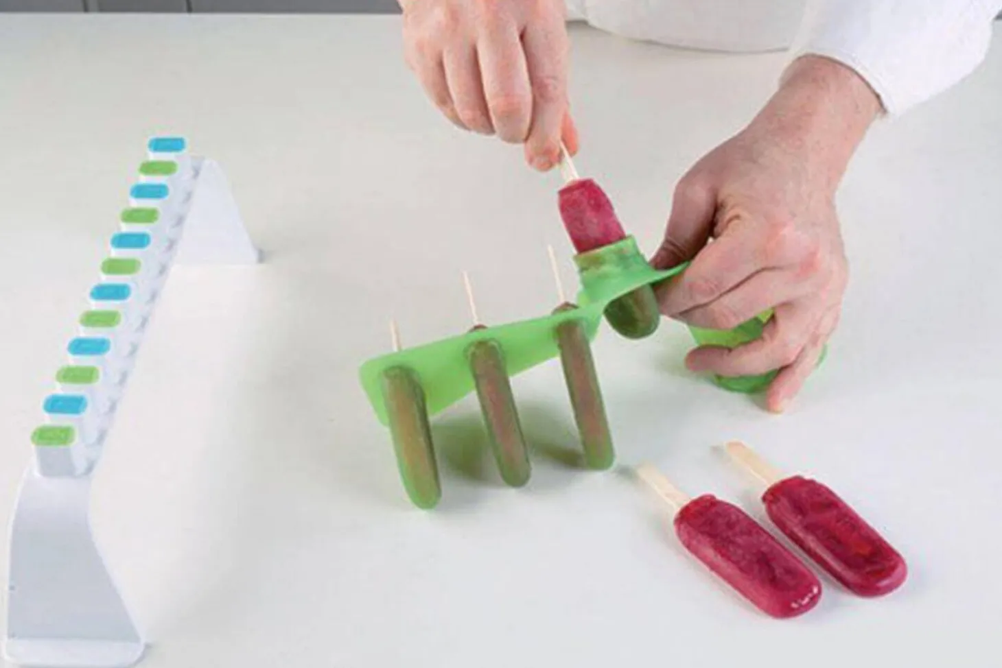 Kit moule à glace Silikomart L'Italiano : 2 moules en silicone et 2 supports en synthétique