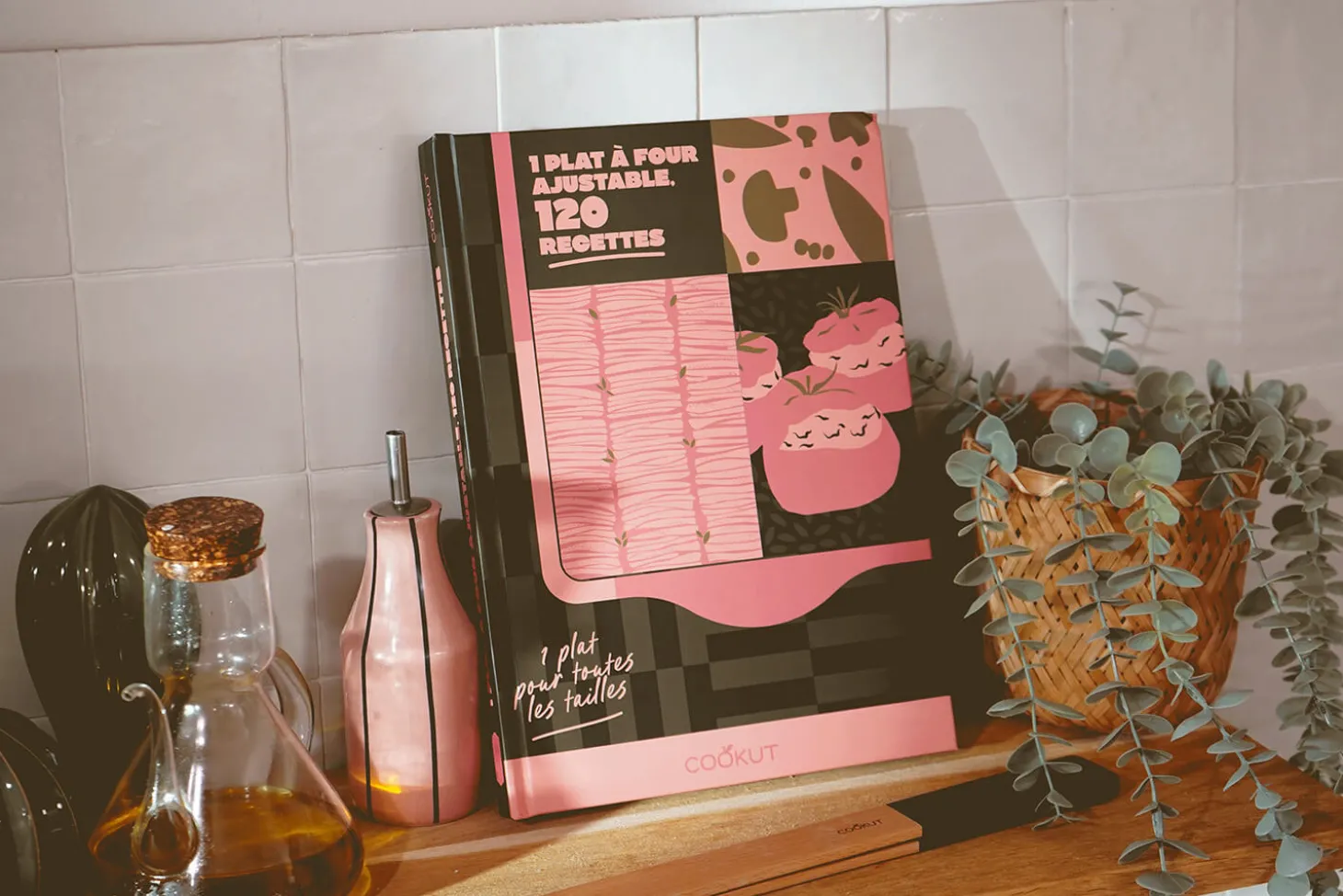 Livre de 120 recettes faciles Cookut L'incroyable plat à four ajustable