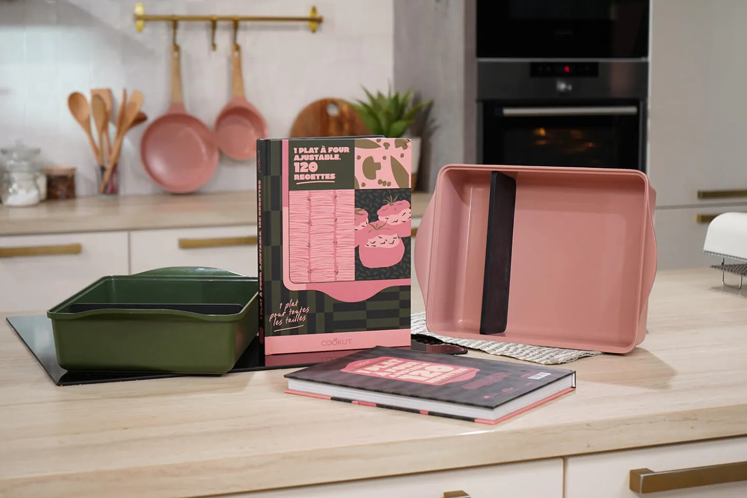 Livre de 120 recettes faciles Cookut L'incroyable plat à four ajustable
